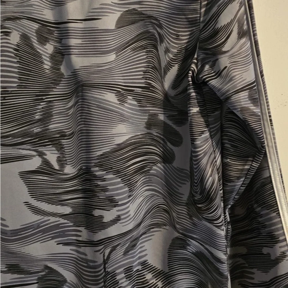 Adidas Men's Black and Gray Windbreaker